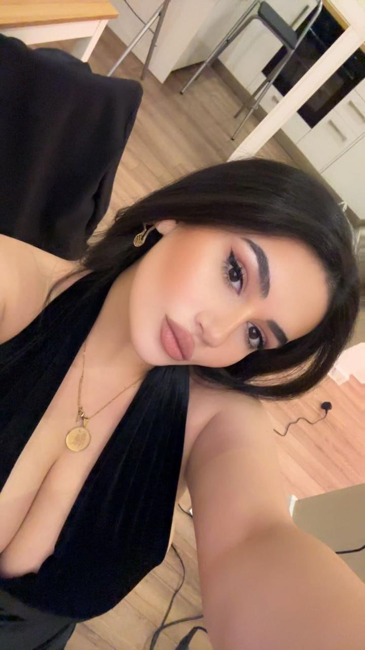 Amelia, premium companion in London